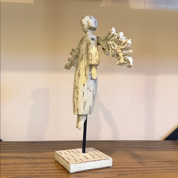 Creative Co-Op Distressed Cream Angel Sculpture - Picture 4 of 5
